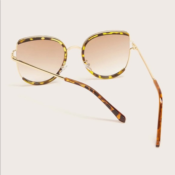 Who’s Who Sunglasses - Picture 3 of 4